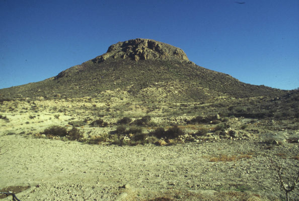 El Oficio (Almería). Los asentamientos mejor conocidos se localizan en cerros con buenas condiciones de visibilidad y de defensa natural.