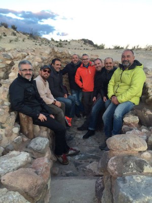 Grupo en uno de los recintos museizados en el área del piedemonte de Tira del Lienzo (marzo 2016)