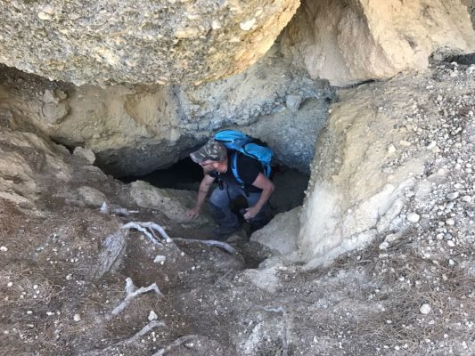 Ésta es la única boca de acceso al interior de la cavidad.