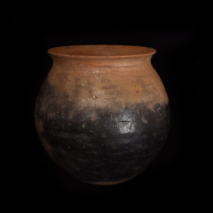Oval rimmed pot