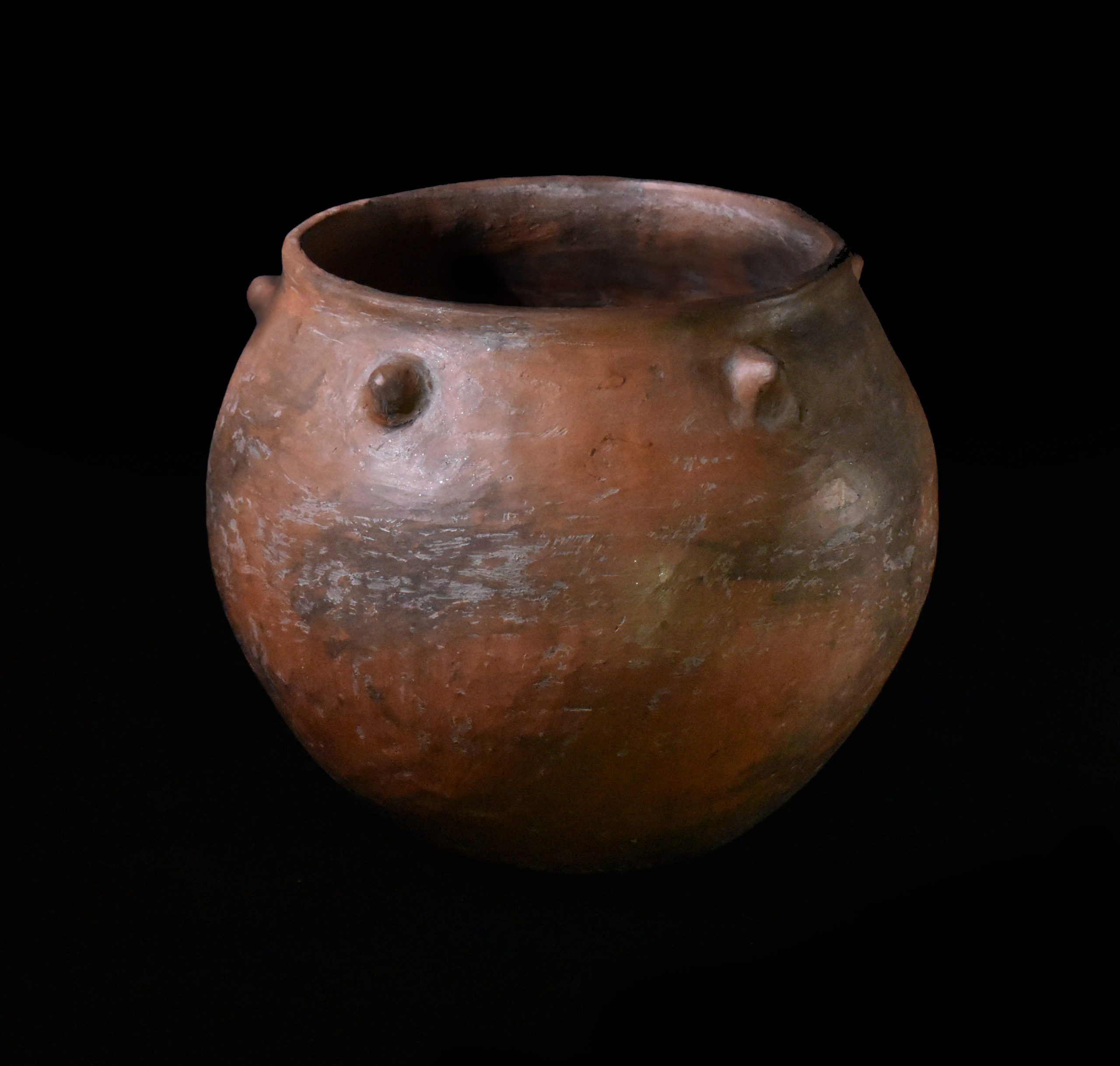 Oval rimmed pot with mamelons